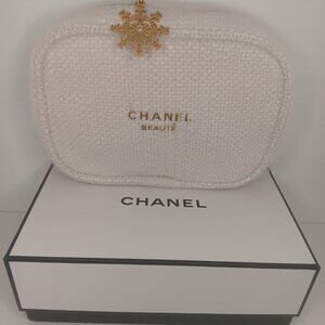 CHANEL WHITE TEXTURED COSMETIC POUCH WITH BOX